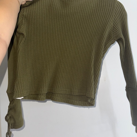 2/$15 Forever 21 Green Ribbed Tie Sleeve Crop Top - Picture 4 of 4